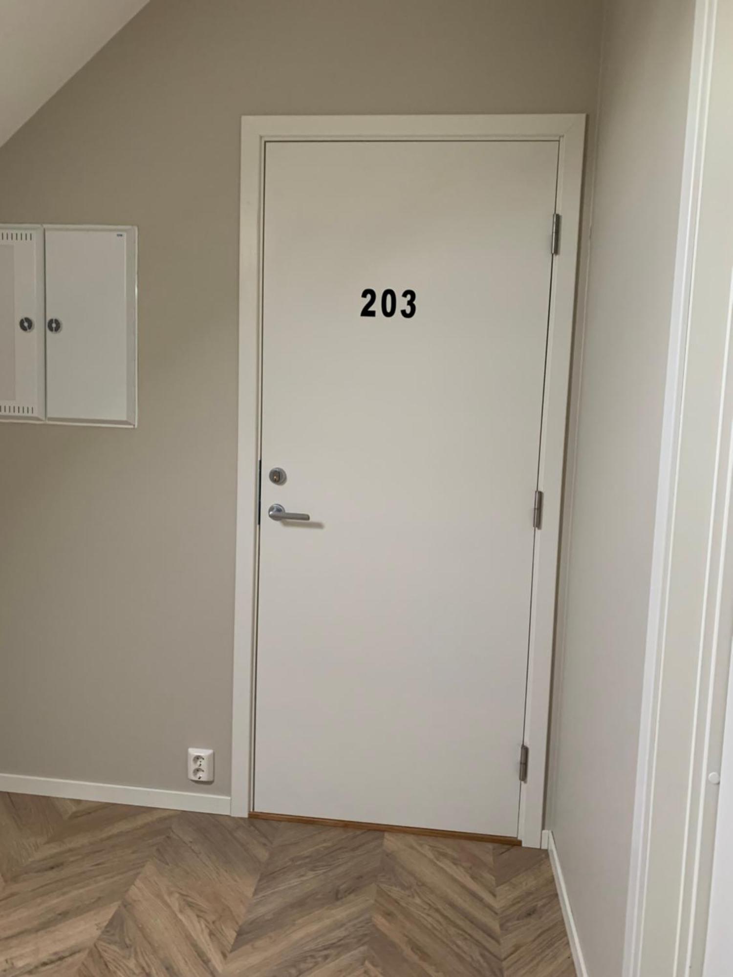 Modern 203